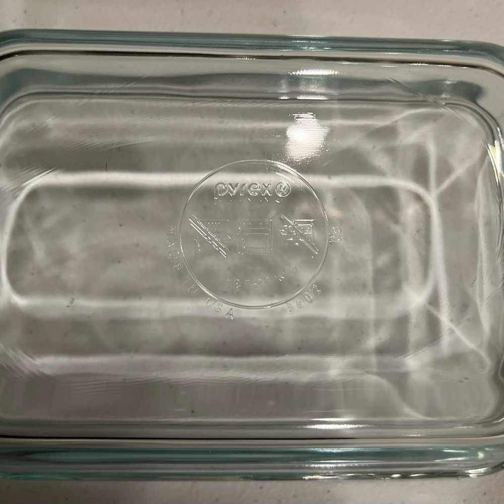 Pyrex baking dish - Picture 3 of 3
